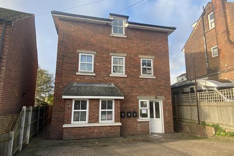 2 bedroom flat to rent, Goddington Road, Strood