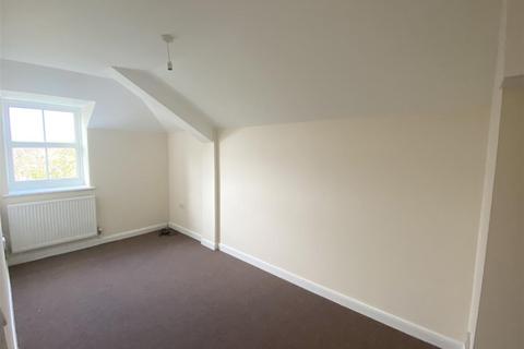 2 bedroom flat to rent, Goddington Road, Strood