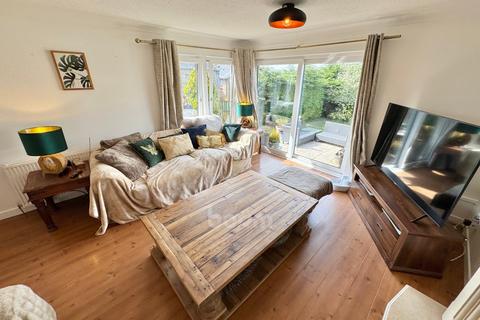3 bedroom detached house for sale, 18 Main Road, Gateside, Beith