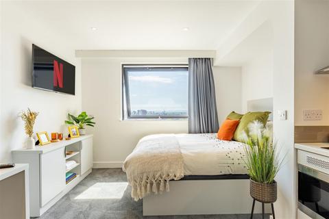 Studio to rent, King William Street, Manchester M50