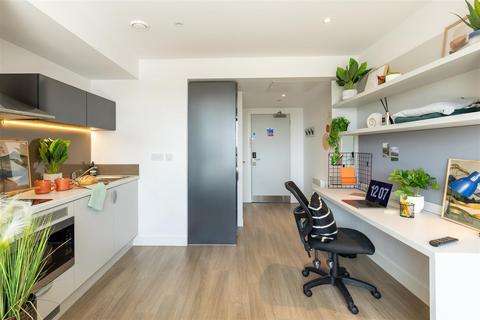 Studio to rent, King William Street, Manchester M50