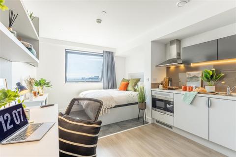 Studio to rent, King William Street, Manchester M50