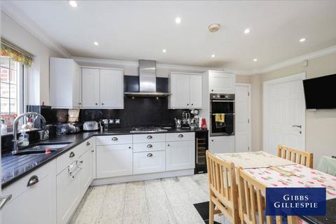 6 bedroom detached house to rent, The Drive, Ickenham, Uxbridge, UB10
