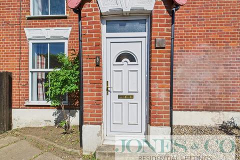 2 bedroom end of terrace house to rent, Britannia Road
