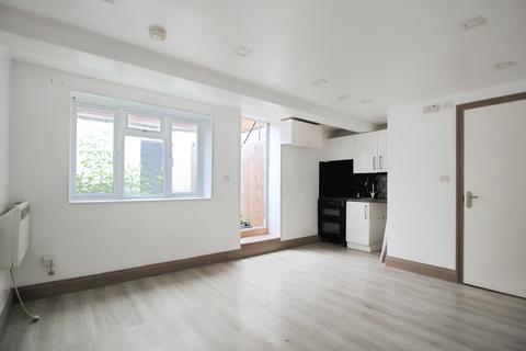 Studio to rent, Upper Wickham Lane Welling DA16