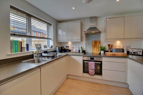 3 bedroom semi-detached house to rent, Ashton Rise, Bristol BS3