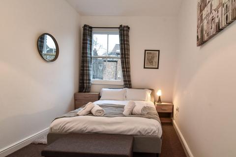 2 bedroom house to rent, Gillygate, York