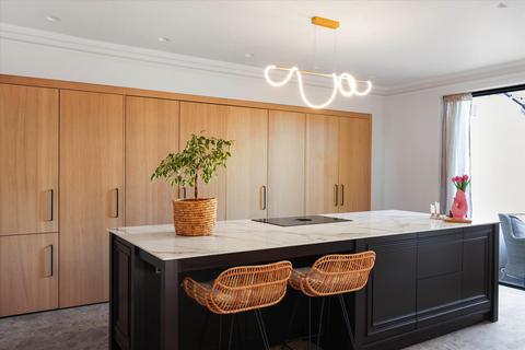 4 bedroom semi-detached house for sale, Hewlett Road, Cheltenham, Gloucestershire, GL52