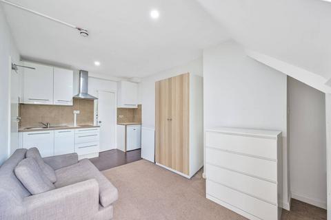 Studio to rent, Market Place, Hampstead Garden Suburb, London, NW11