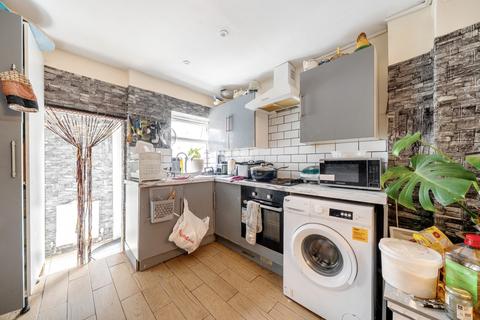 3 bedroom terraced house to rent, Rural Vale Northfleet DA11