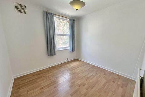 2 bedroom flat to rent, Peterborough Avenue, High Wycombe, HP13