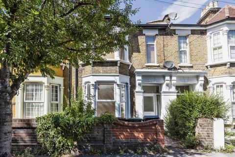 2 bedroom flat to rent, Warren Road, Leyton