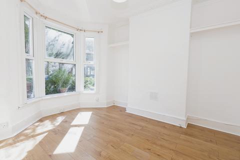 2 bedroom flat to rent, Warren Road, Leyton