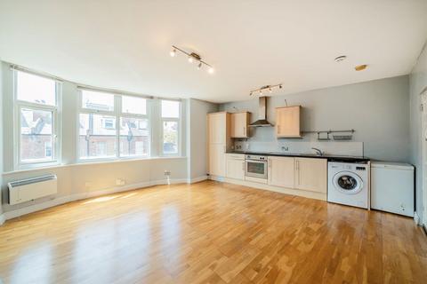 1 bedroom flat for sale, London Road, Twickenham TW1
