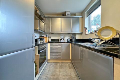 3 bedroom maisonette to rent, Finchley Road, London NW11