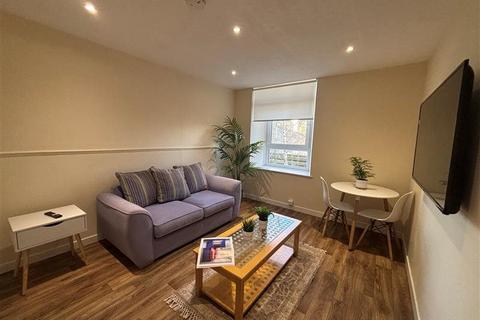 Studio to rent, Mid Road, Dundee,
