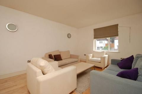 3 bedroom maisonette to rent, Finchley Road, Golders Green, London, NW11