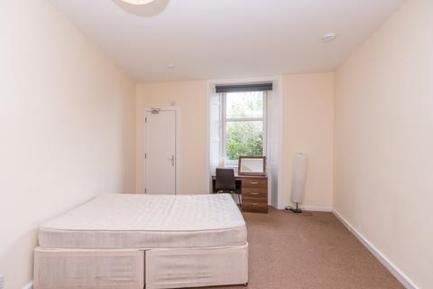 3 bedroom flat to rent, Princes Street, Stirling, FK8