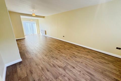 3 bedroom semi-detached house to rent, Oldcott Drive, Stoke-on-Trent ST7