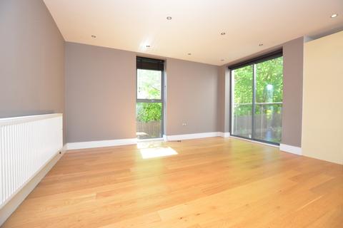 3 bedroom flat to rent, 23- 25 Taymount Rise Forest Hill SE23