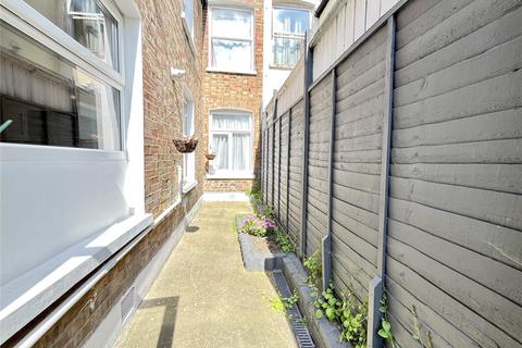 2 bedroom maisonette to rent, Woodbury Street, London SW17