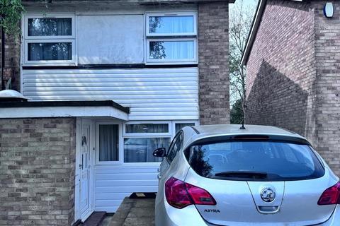 3 bedroom end of terrace house to rent, Nicola Close, South Croydon