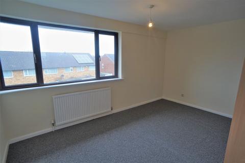 3 bedroom terraced house to rent, Quickthorn Crescent, Chatham, ME5