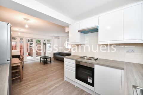 6 bedroom semi-detached house to rent, Ambassador Square, Canary Wharf, Isle of dogs,London E14