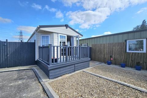 2 bedroom park home for sale, Tewkesbury Road, Norton, Gloucester