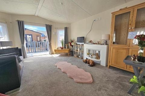 2 bedroom park home for sale, Tewkesbury Road, Norton, Gloucester