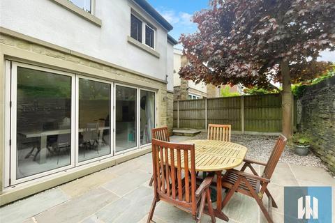 4 bedroom detached house to rent, Occupation Road, Lindley, Huddersfield, HD3