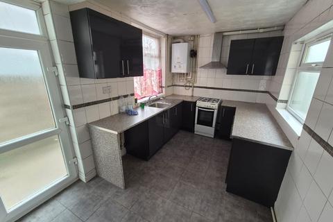 3 bedroom terraced house to rent, Brooke Street, Dudley DY2