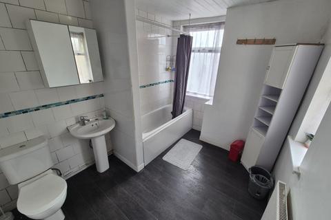 3 bedroom terraced house to rent, Brooke Street, Dudley DY2
