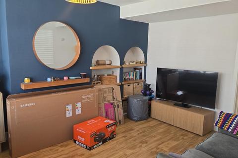 2 bedroom end of terrace house to rent, Torrington Avenue, Coventry CV4