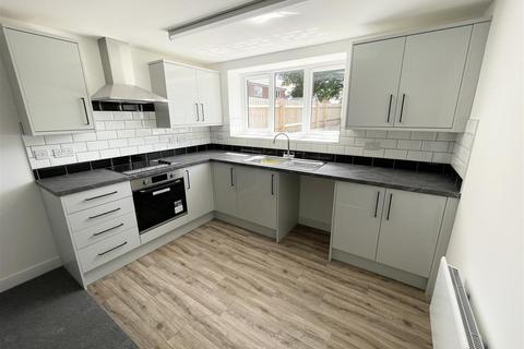 1 bedroom chalet to rent, 3 Marlborough Road, Wroughton, Swindon