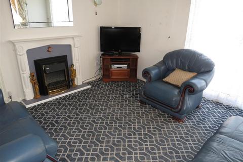 3 bedroom end of terrace house to rent, Usk Way, Birmingham B36