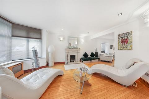 5 bedroom detached house for sale, Salmon Street, Kingsbury