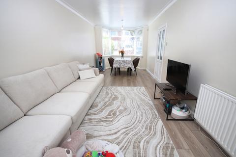 3 bedroom semi-detached house to rent, Birmingham B42