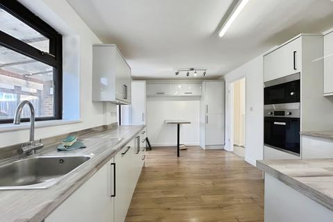 3 bedroom semi-detached house to rent, Rother Close, Southampton SO18