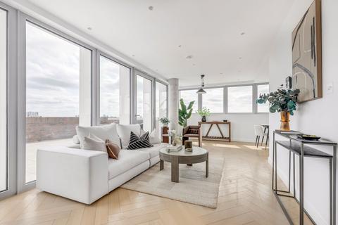 3 bedroom flat to rent, Maple Path, London, E5