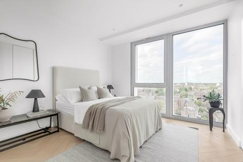 3 bedroom flat to rent, Maple Path, London, E5