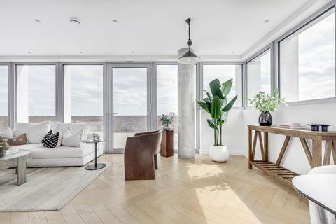 3 bedroom flat to rent, Maple Path, London, E5