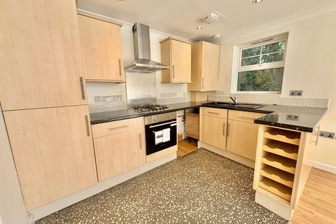 2 bedroom flat to rent, Cobden Avenue, Southampton SO18