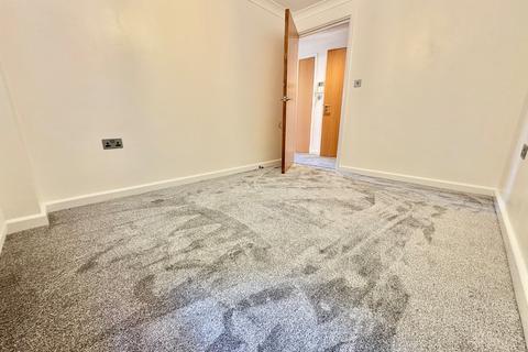 2 bedroom flat to rent, Cobden Avenue, Southampton SO18