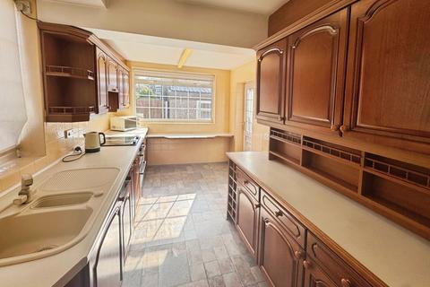 3 bedroom semi-detached house to rent, Southway, Manchester M43