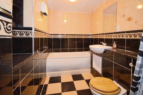 2 bedroom apartment to rent, West Street Gravesend DA11