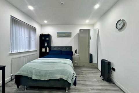 1 bedroom in a house share to rent, Kemberton Road, Birmingham B29