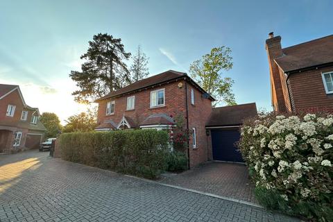 3 bedroom detached house to rent, Amersham, London, HP7