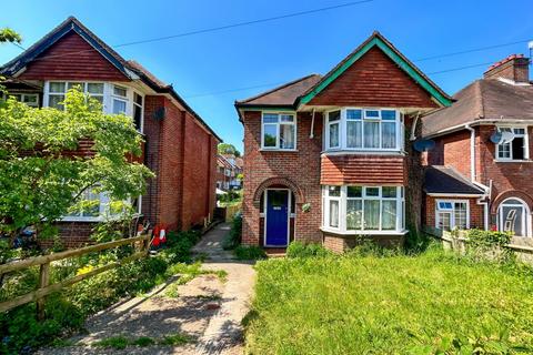 3 bedroom detached house to rent, 3/4 Bedroom House To Let - HP11