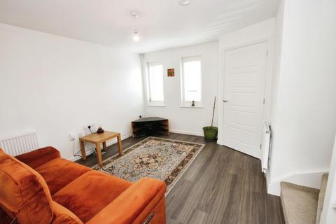 2 bedroom terraced house to rent, Oatley Way, Bristol BS16